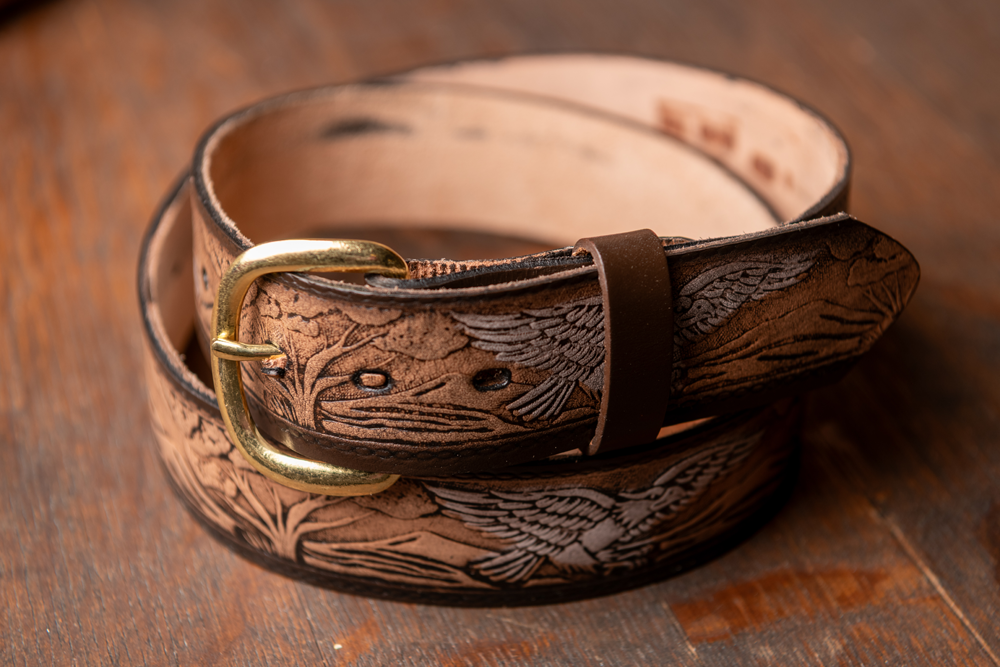 Eagle pattern leather belt