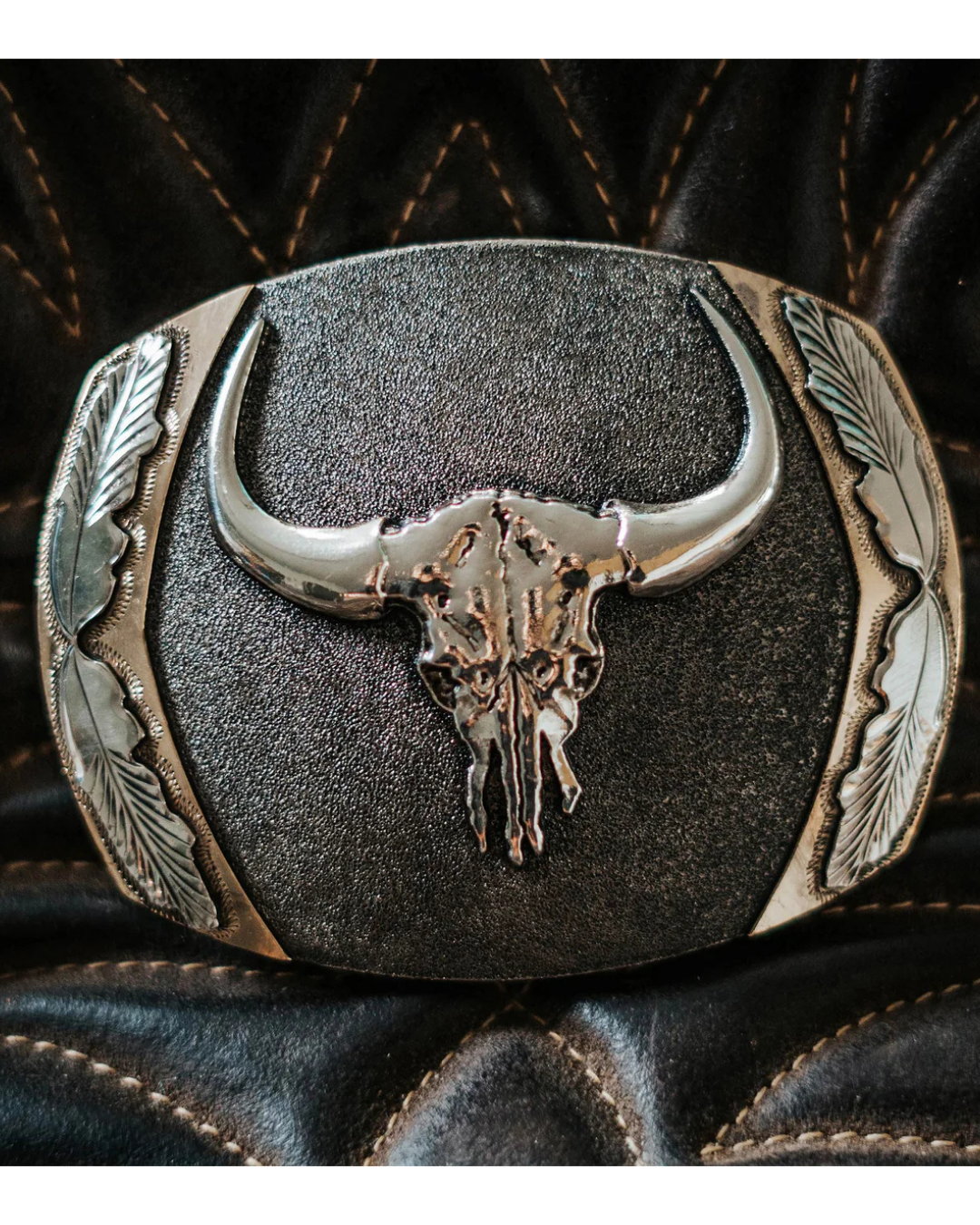Boucle de ceinture crâne de longhorn & plumes